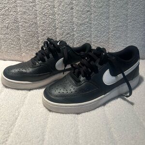 women’s black Nike court version tennis shoes